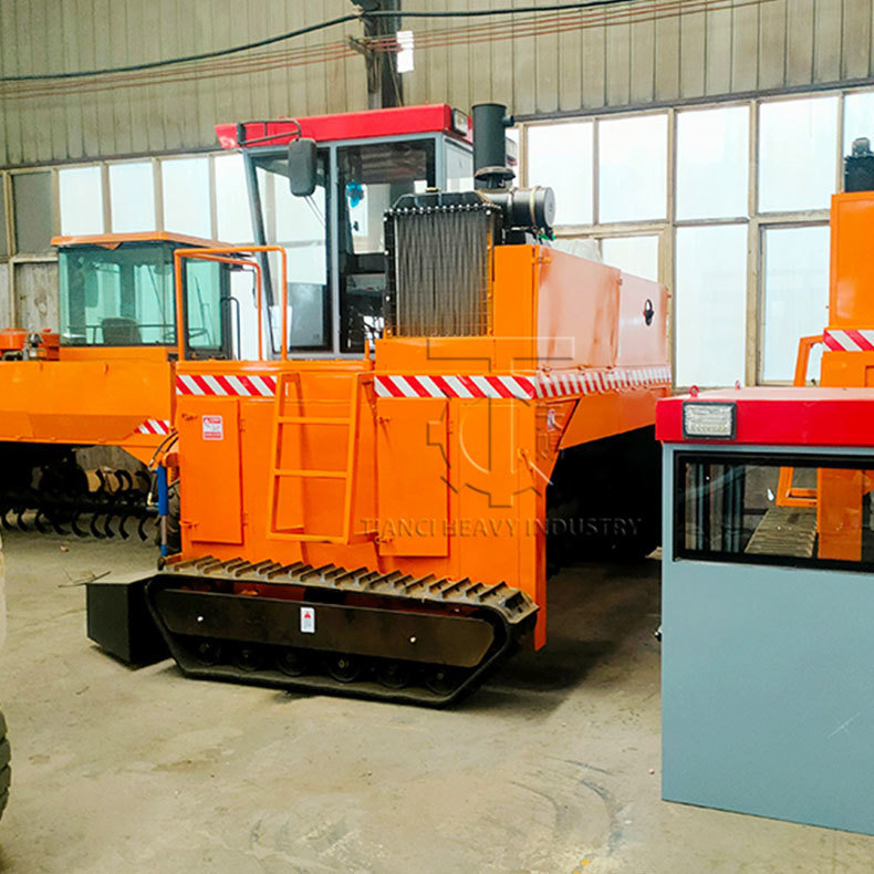 製造工場 クローラー型 有機肥料の発酵装置 コンポストターナー